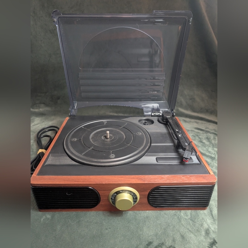 Philco EL-177 Bookshelf Record Player. SOUND DOESN'T COME OUT RIGHT/ NEED WORK